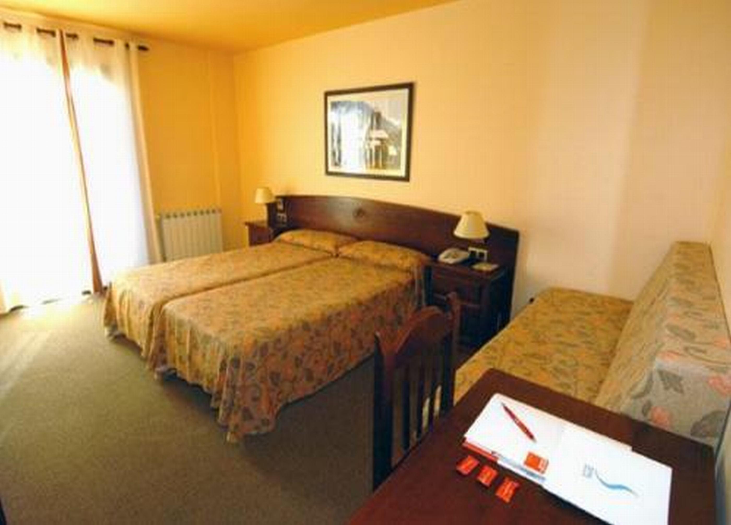 Hotel Romanic Тауль Экстерьер фото
