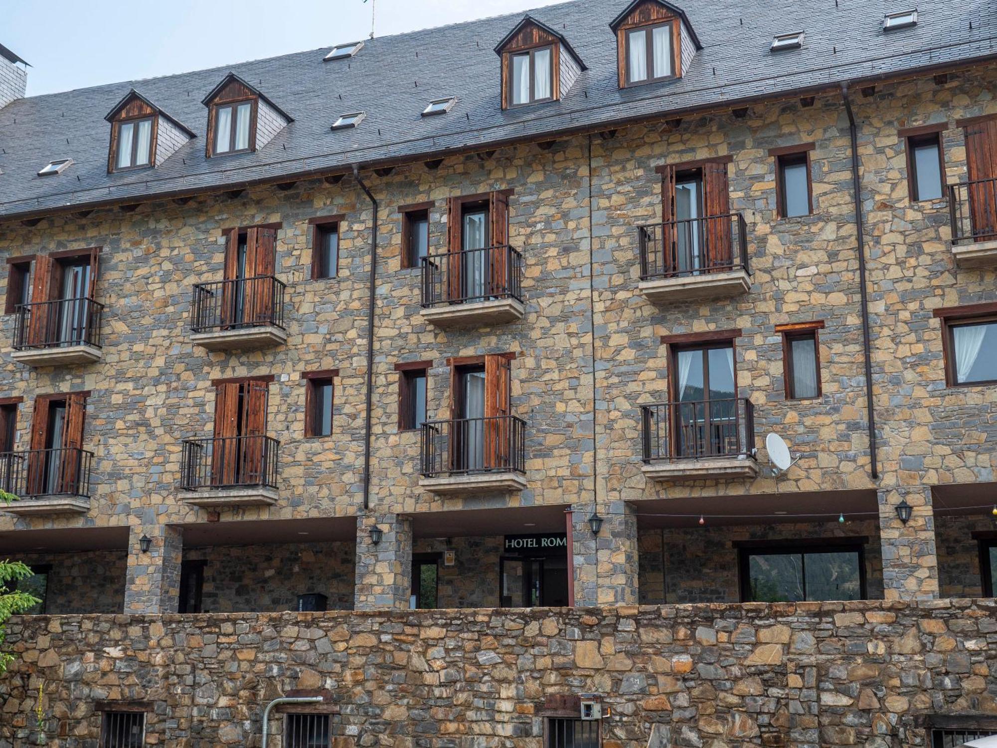 Hotel Romanic Тауль Экстерьер фото
