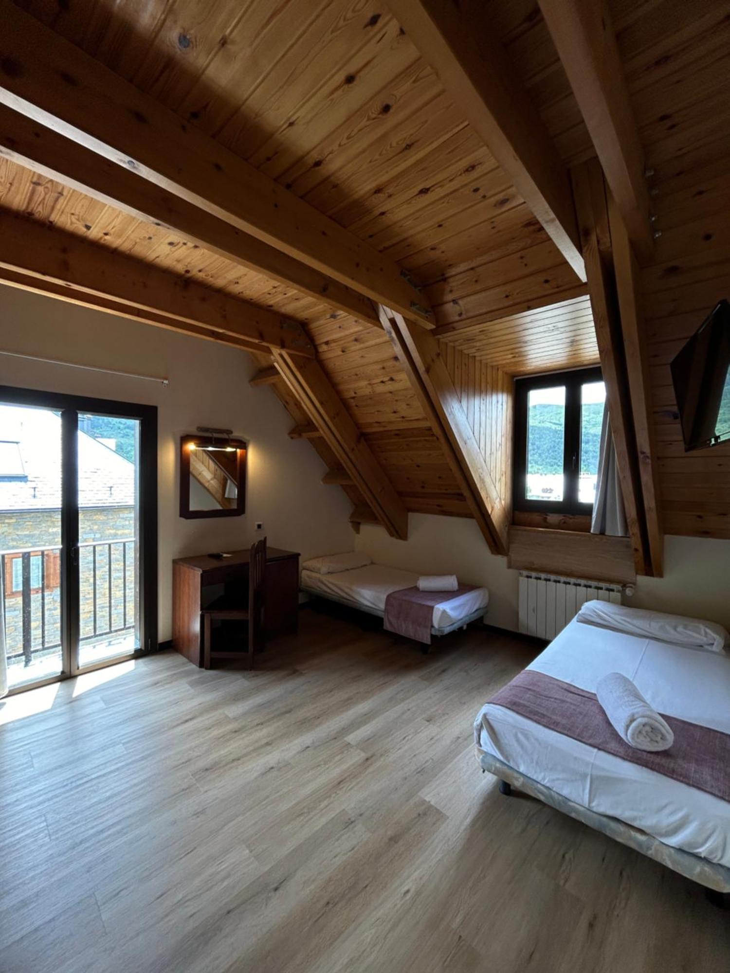 Hotel Romanic Тауль Экстерьер фото