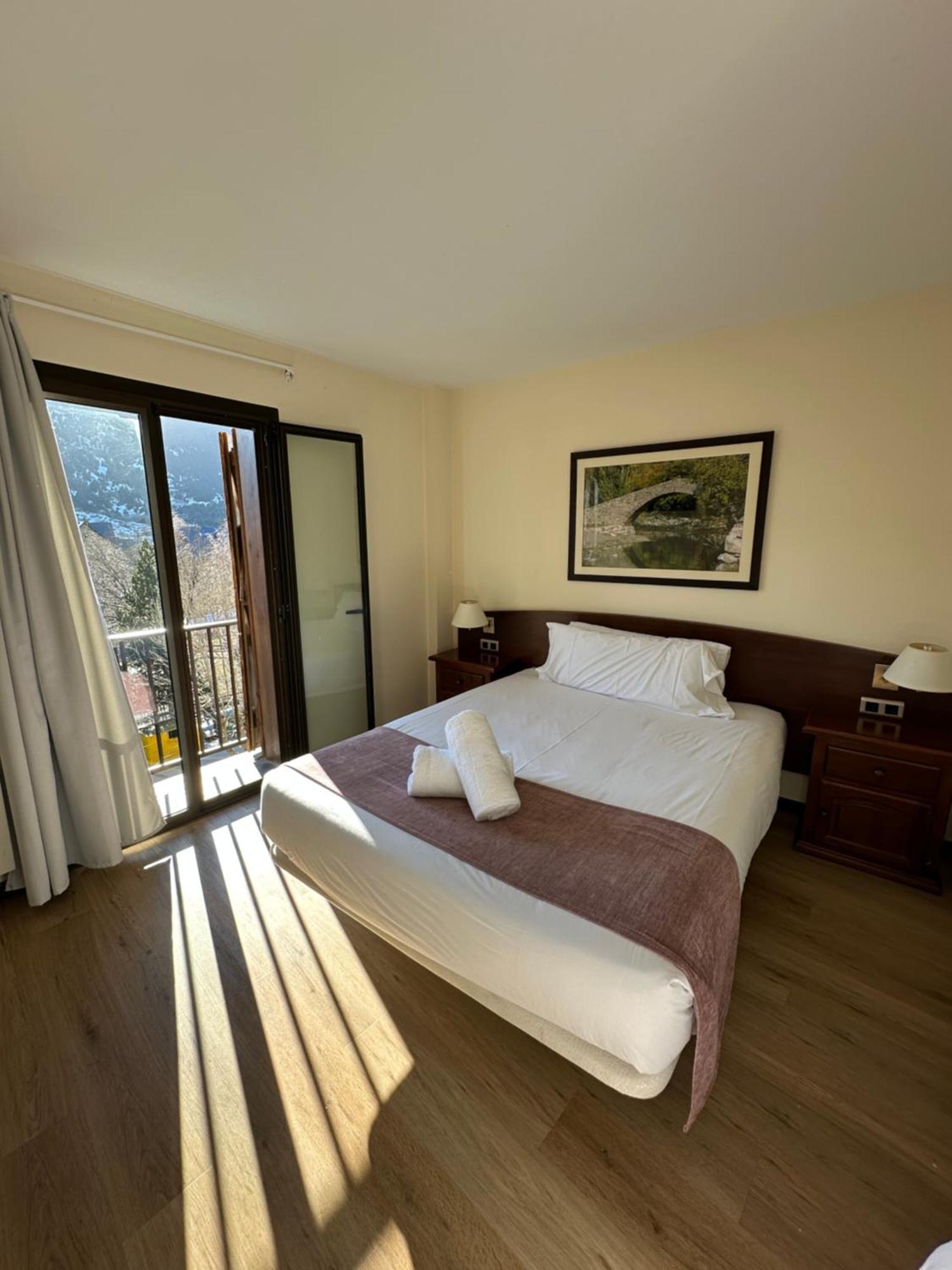 Hotel Romanic Тауль Экстерьер фото