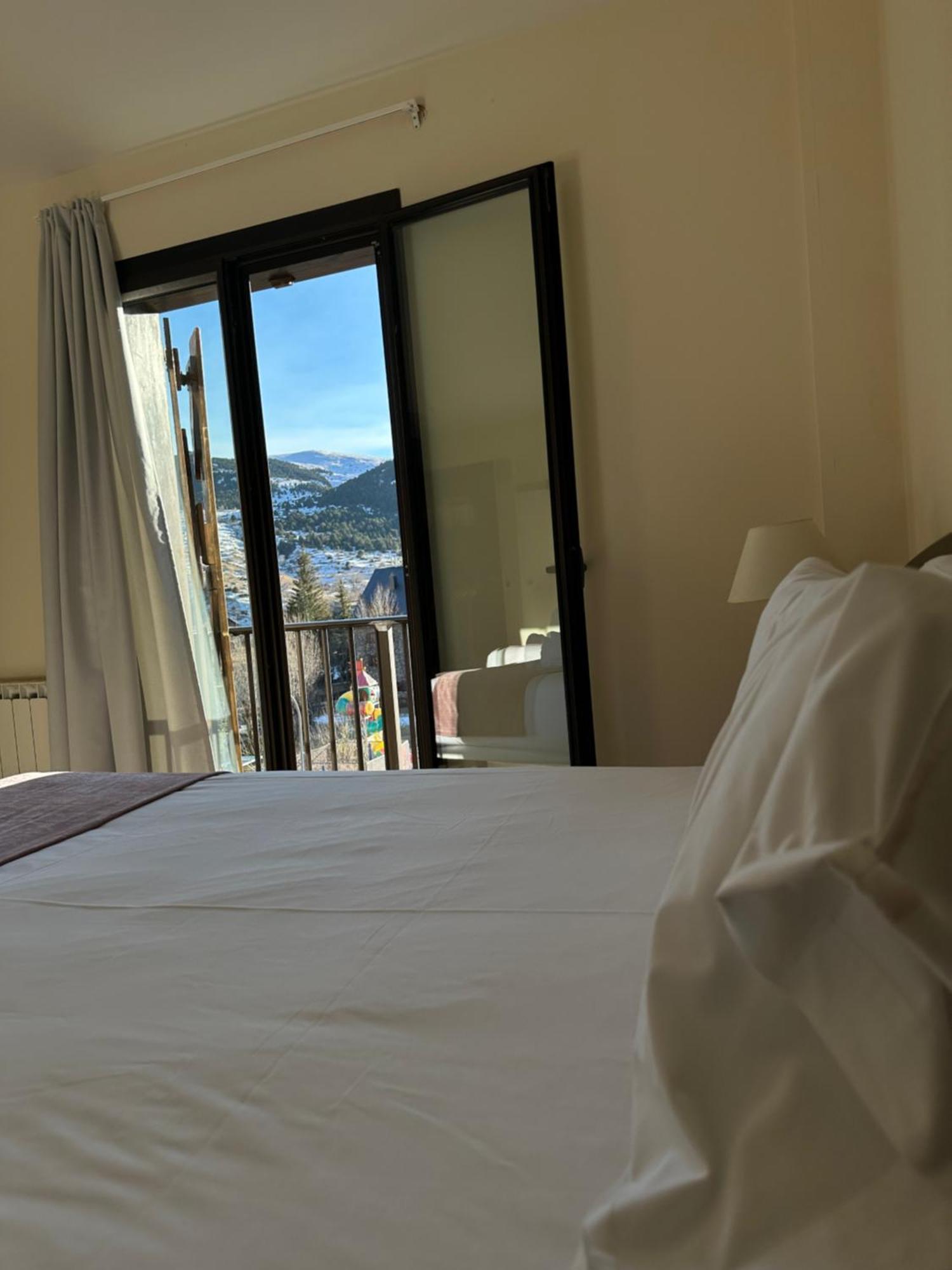 Hotel Romanic Тауль Экстерьер фото